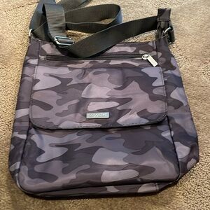 Baggallini Crossbody CAMO